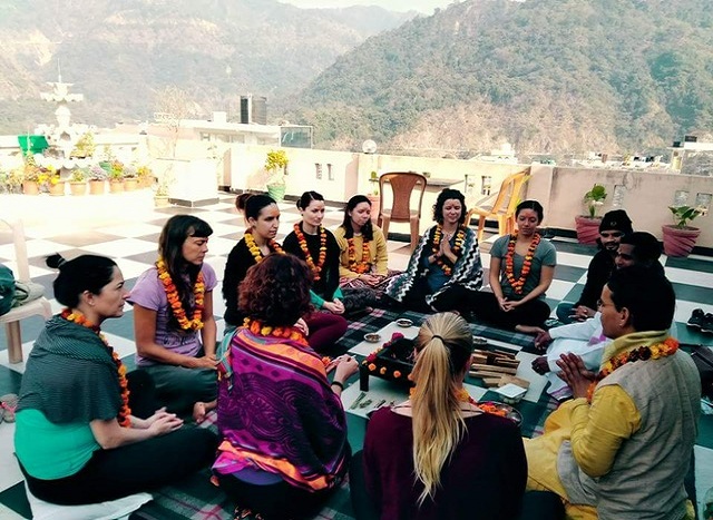 fire-ceremony-at-rishikesh-yoga-foundation