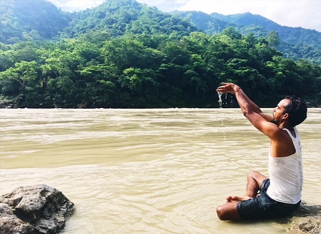 surya-namaskar-at-river-ganga
